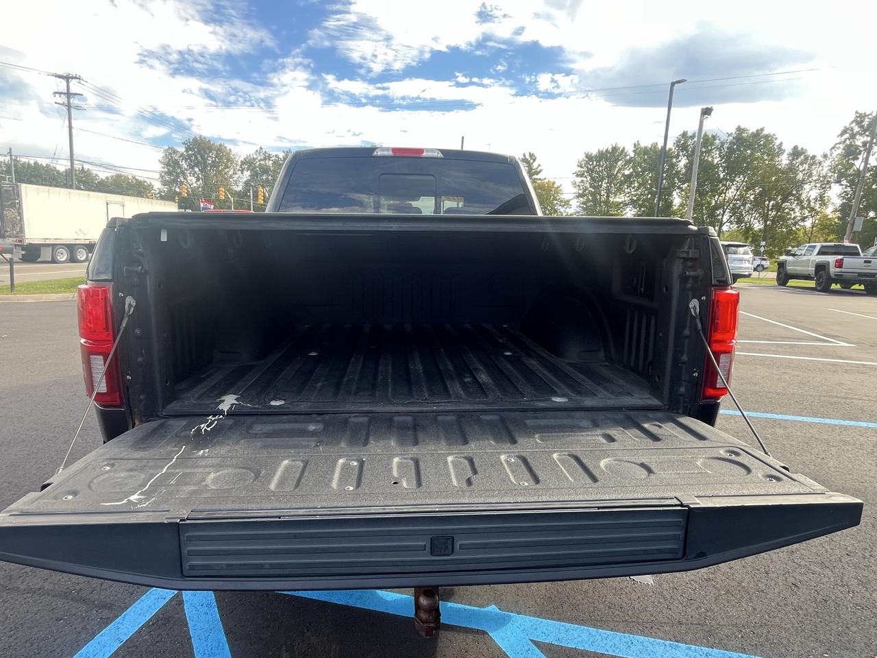 Ford F-150 4WD SuperCrew 145" Lariat 2018