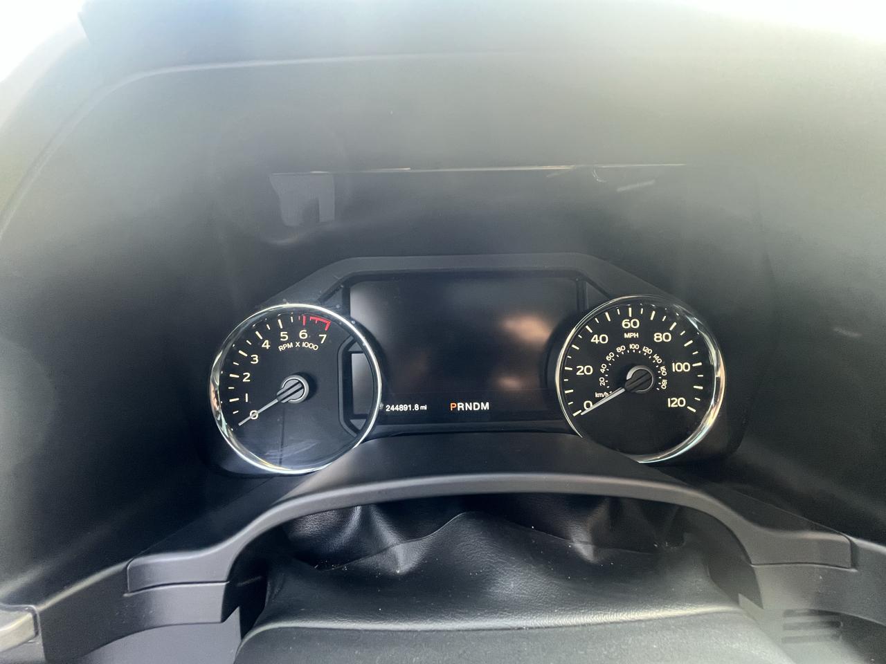 Ford F-150 4WD SuperCrew 145" Lariat 2018
