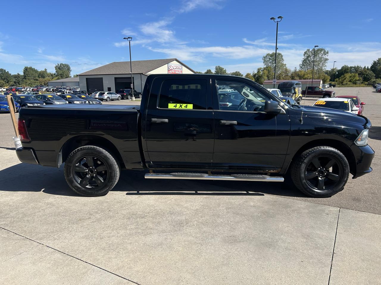 RAM 1500 4WD Crew Cab 140.5" Express 2014