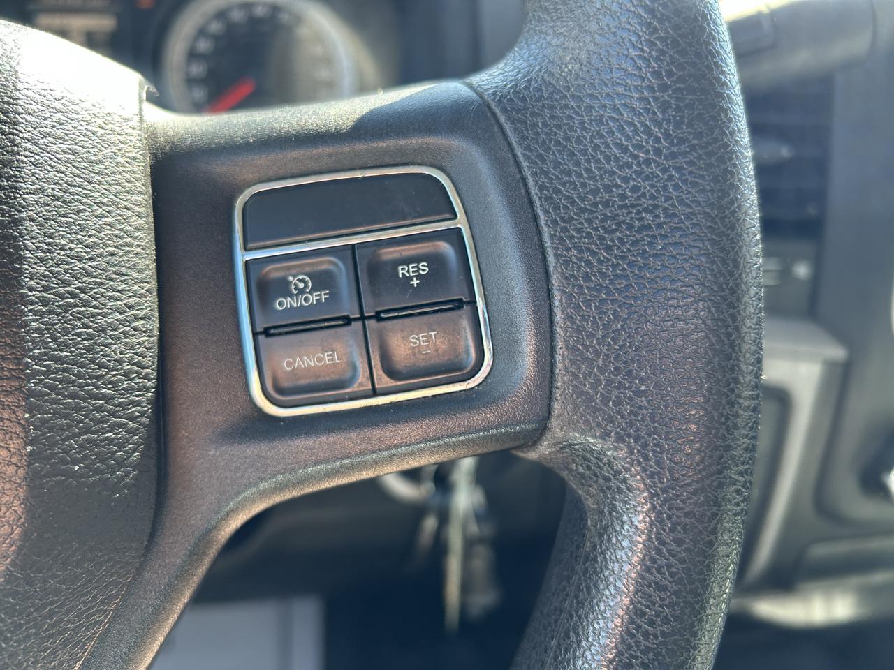 RAM 1500 4WD Crew Cab 140.5" Express 2014