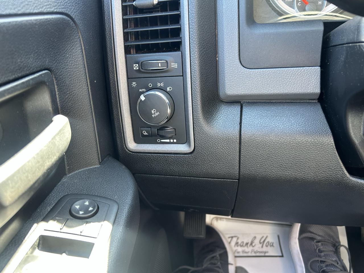 RAM 1500 4WD Crew Cab 140.5" Express 2014