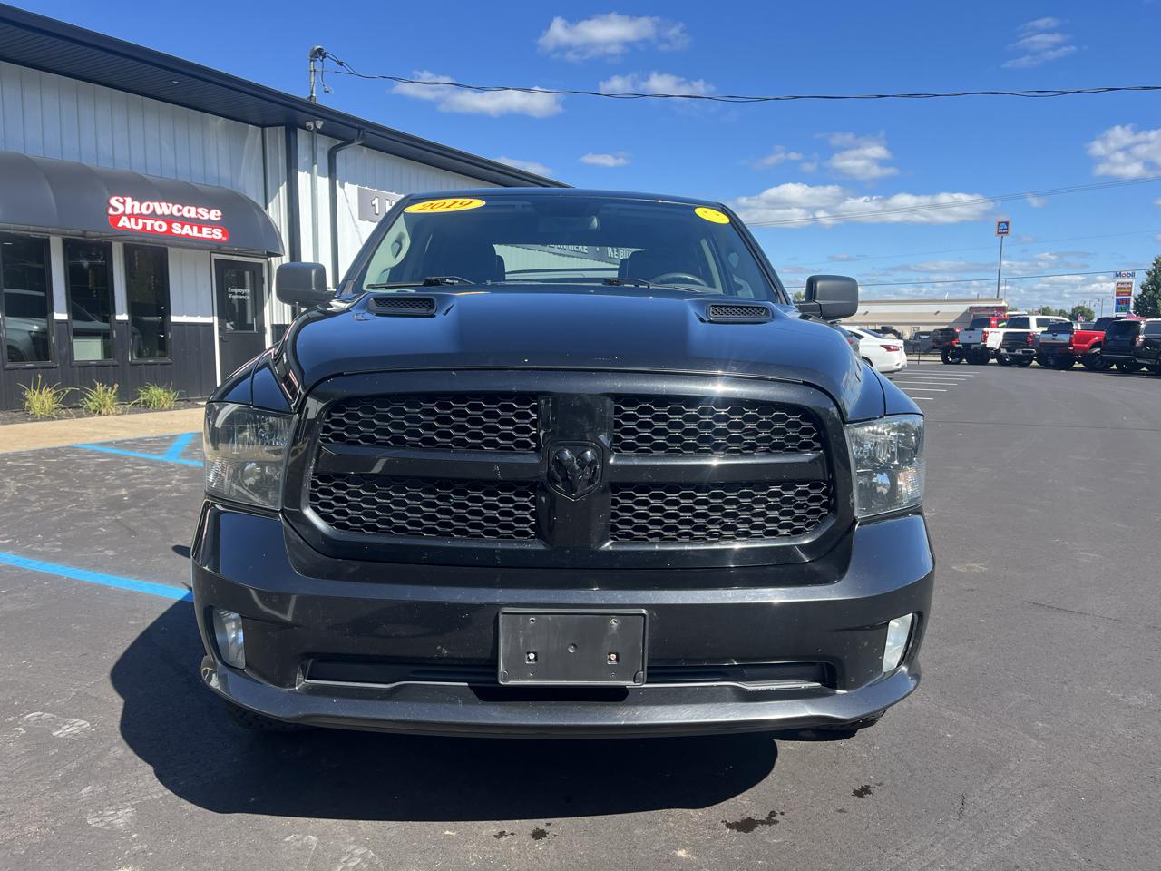 RAM 1500 Classic Express 4x4 Crew Cab 5'7" Box 2019