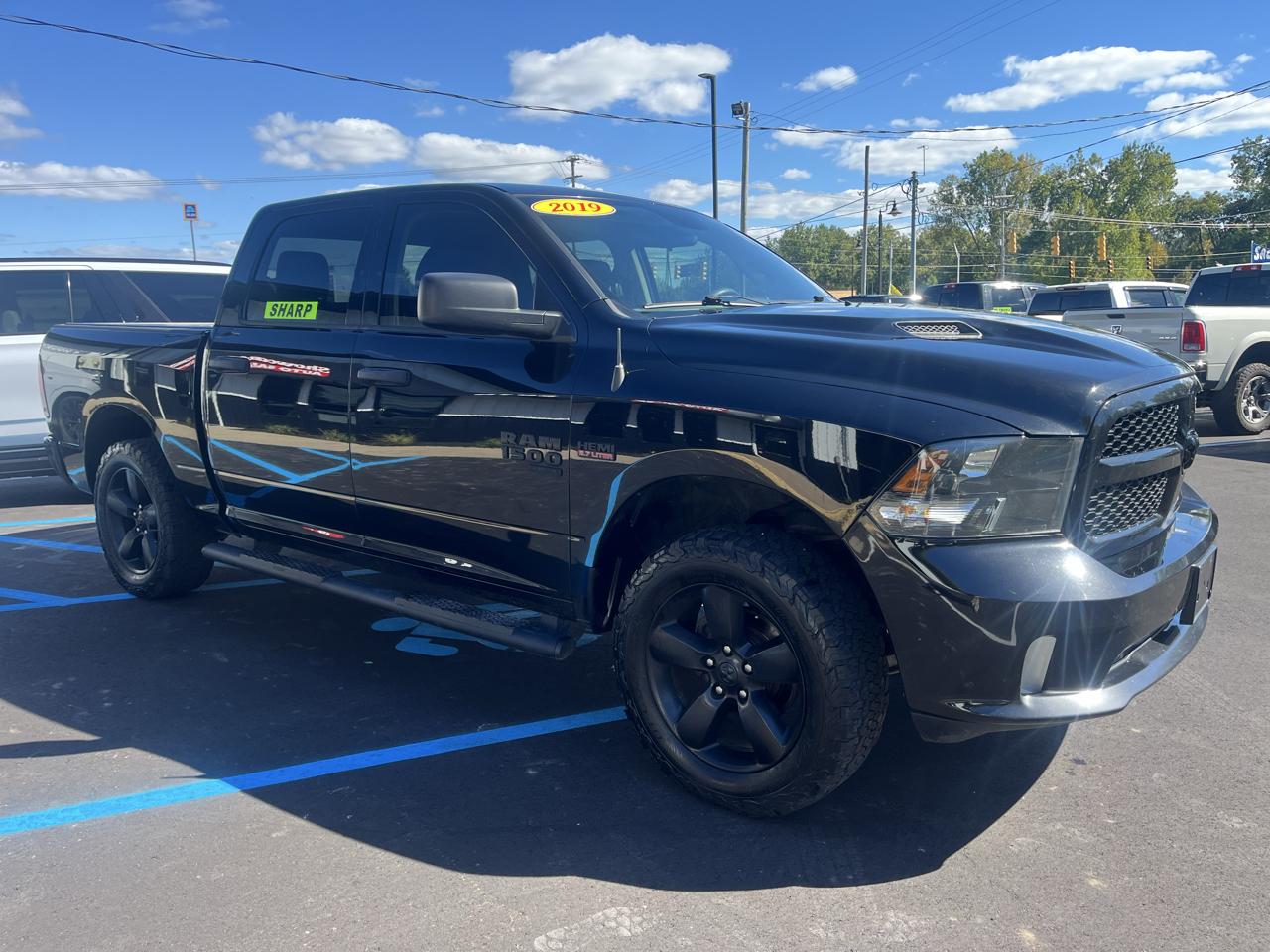 RAM 1500 Classic Express 4x4 Crew Cab 5'7" Box 2019