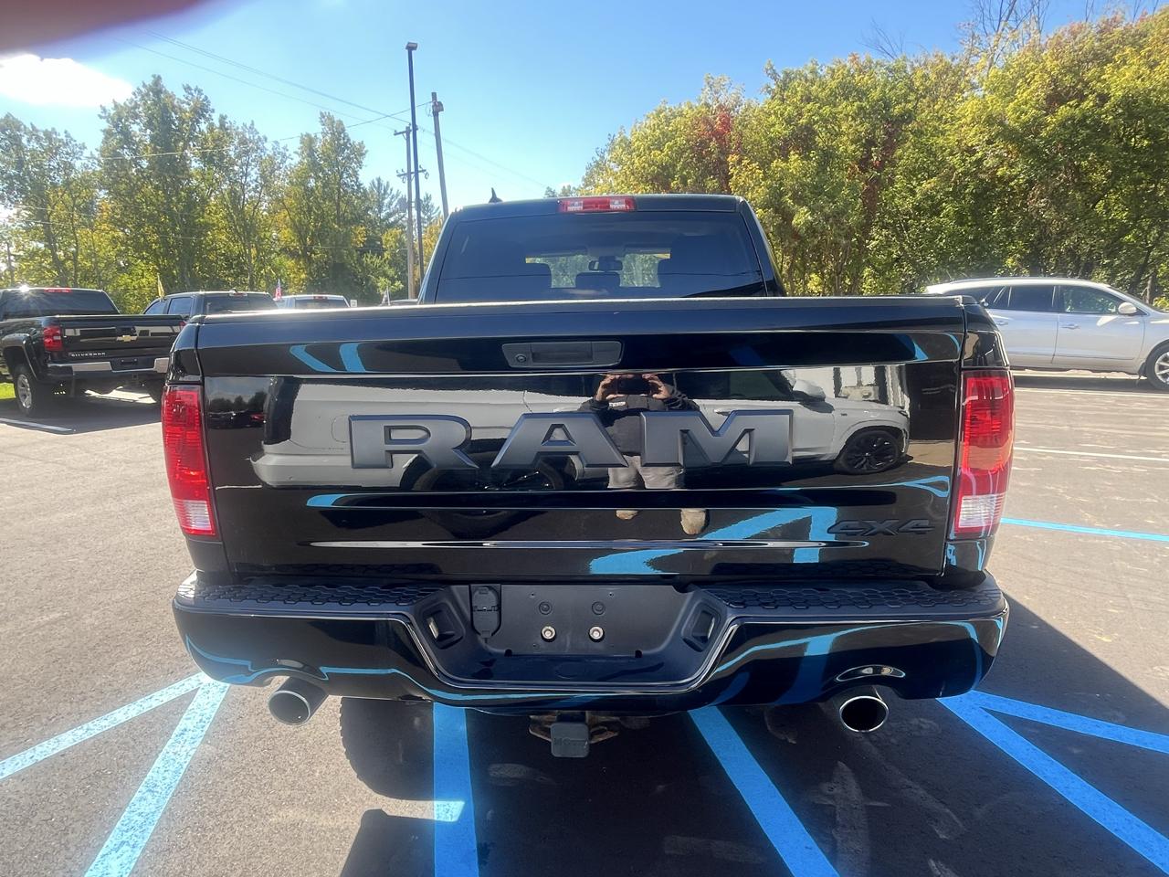 RAM 1500 Classic Express 4x4 Crew Cab 5'7" Box 2019