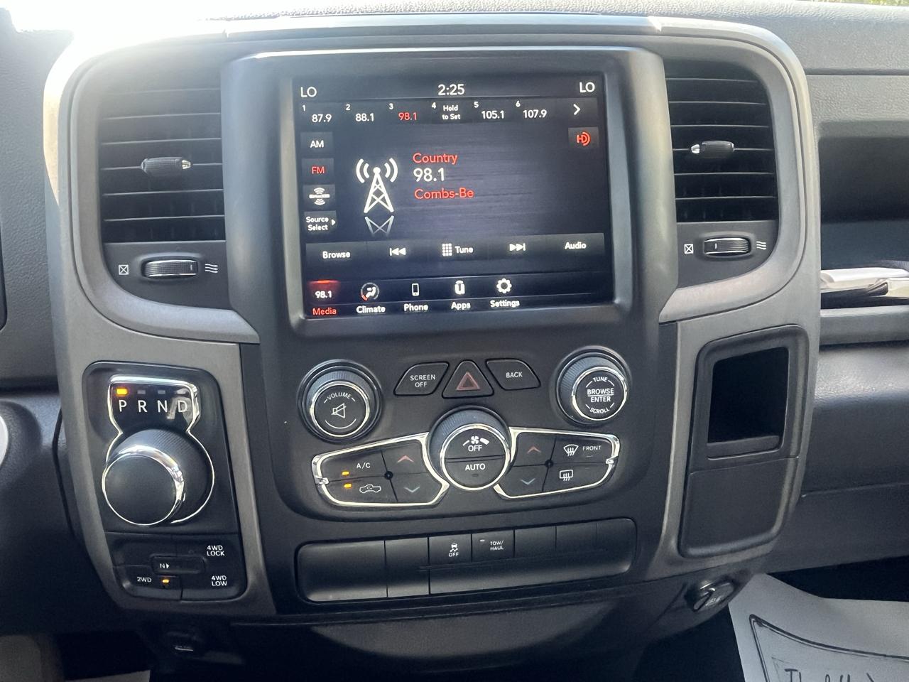 RAM 1500 Classic Express 4x4 Crew Cab 5'7" Box 2019