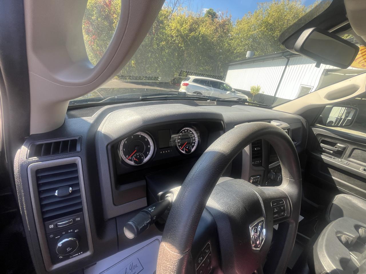 RAM 1500 Classic Express 4x4 Crew Cab 5'7" Box 2019
