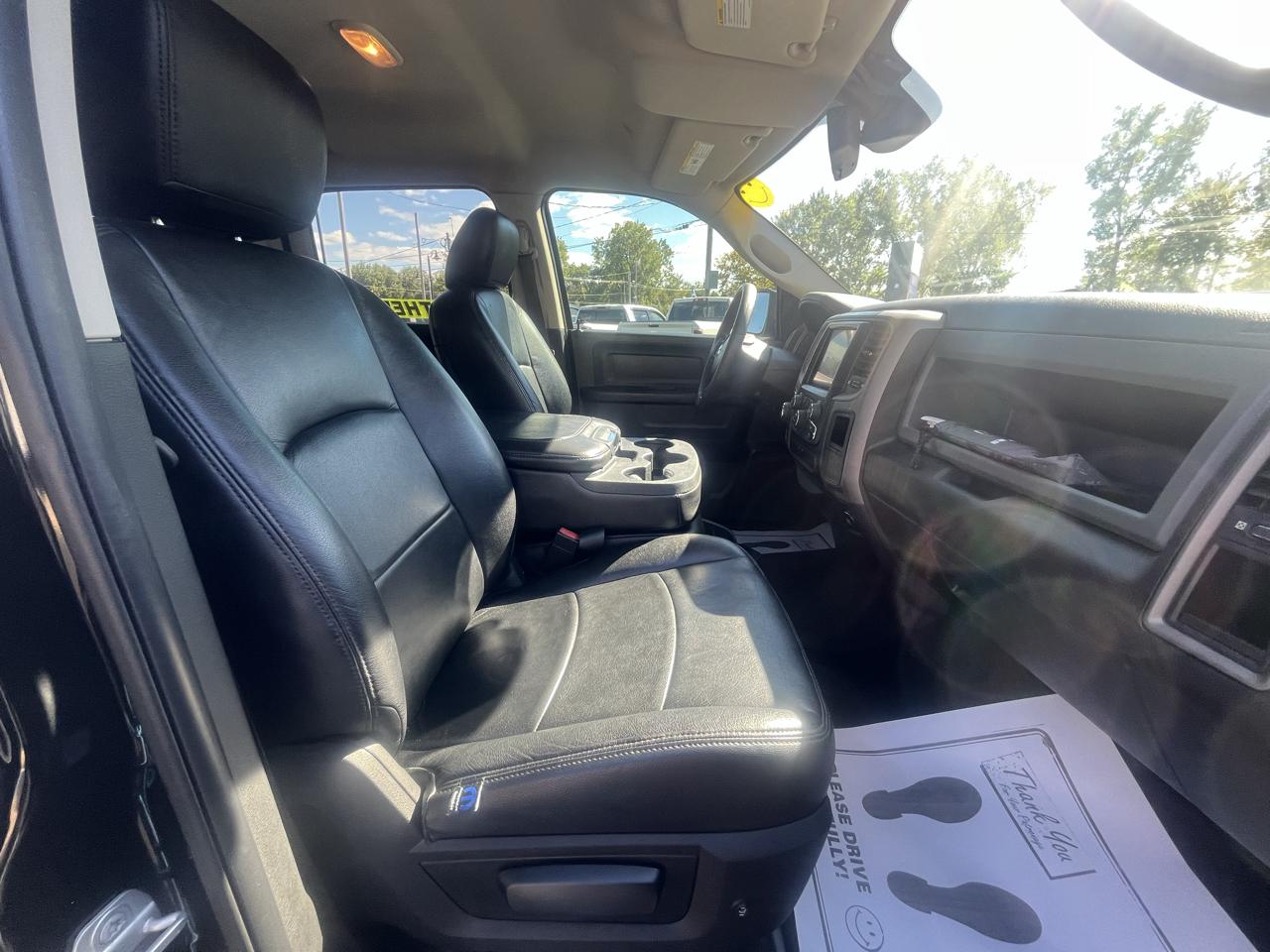 RAM 1500 Classic Express 4x4 Crew Cab 5'7" Box 2019