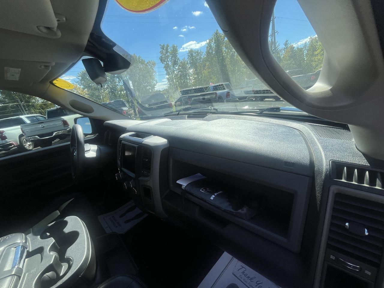 RAM 1500 Classic Express 4x4 Crew Cab 5'7" Box 2019