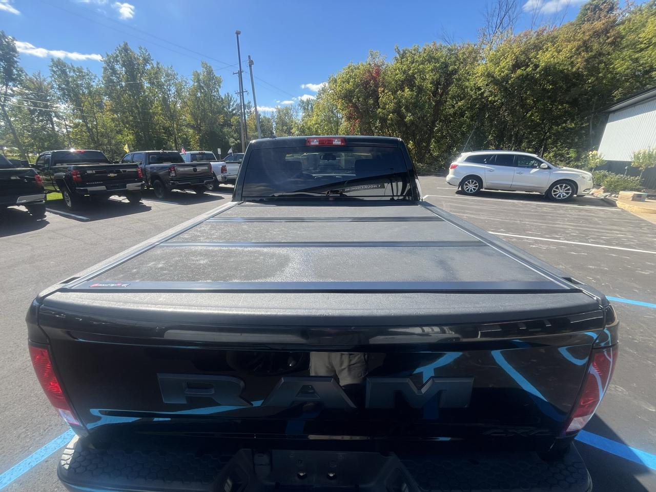 RAM 1500 Classic Express 4x4 Crew Cab 5'7" Box 2019
