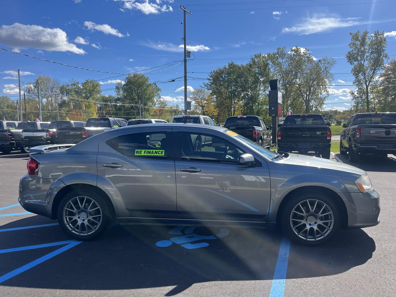 Dodge Avenger 4dr Sdn SXT Plus 2012