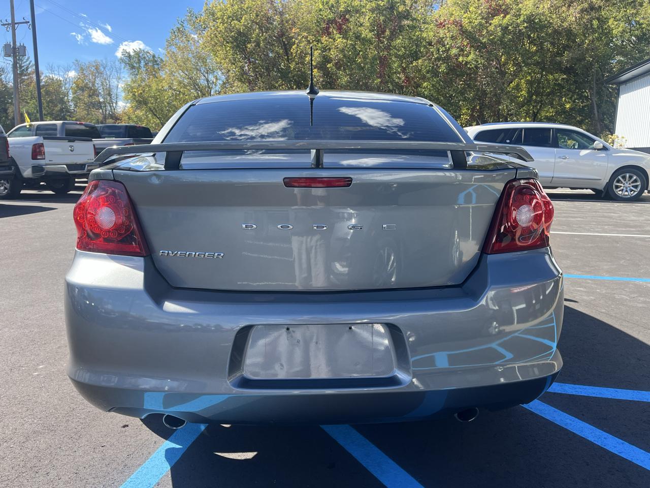 Dodge Avenger 4dr Sdn SXT Plus 2012