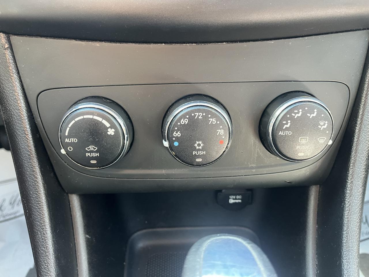 Dodge Avenger 4dr Sdn SXT Plus 2012