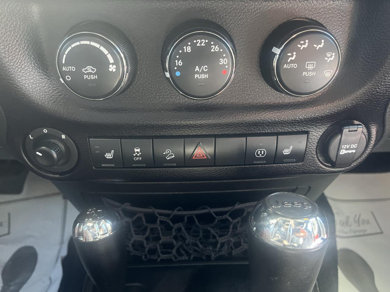 Jeep Wrangler Unlimited 4WD 4dr Sahara 2015