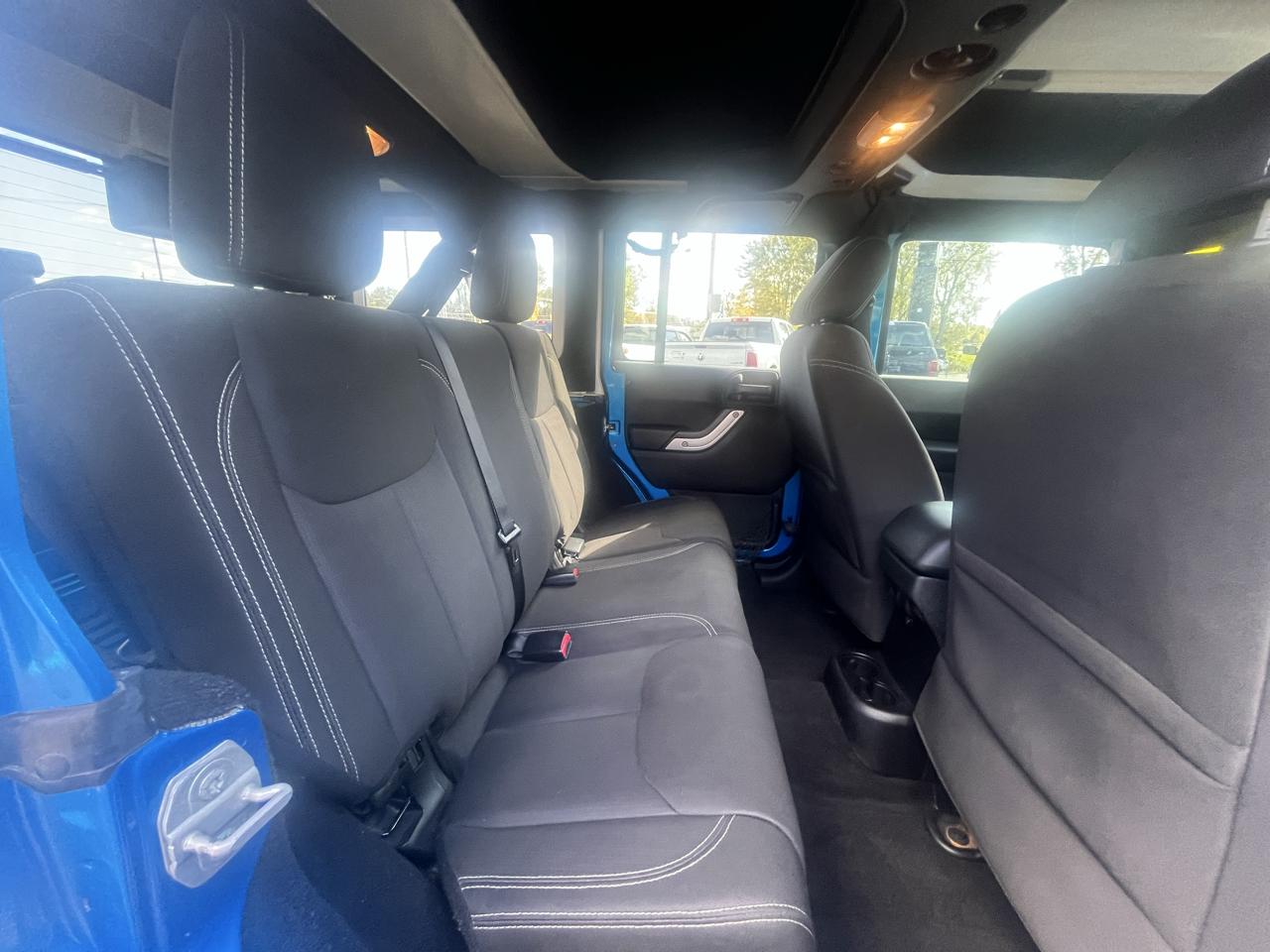Jeep Wrangler Unlimited 4WD 4dr Sahara 2015