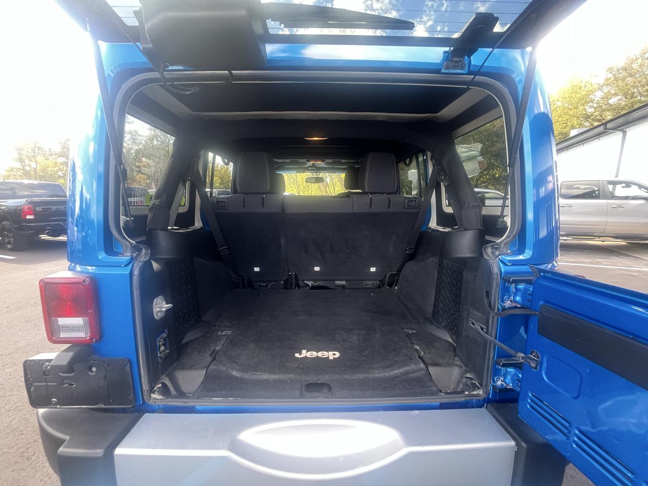 Jeep Wrangler Unlimited 4WD 4dr Sahara 2015