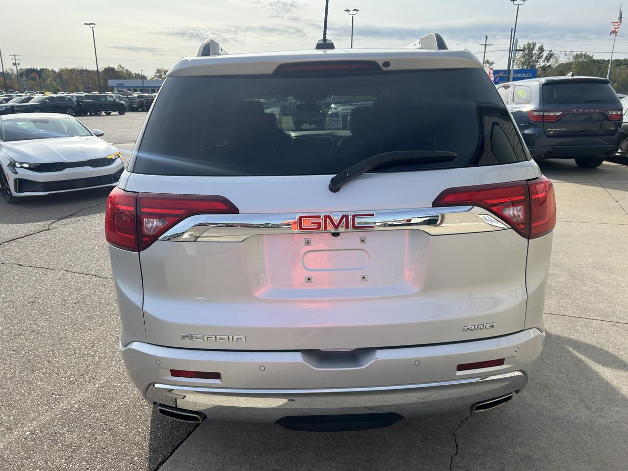GMC Acadia AWD 4dr Denali 2017
