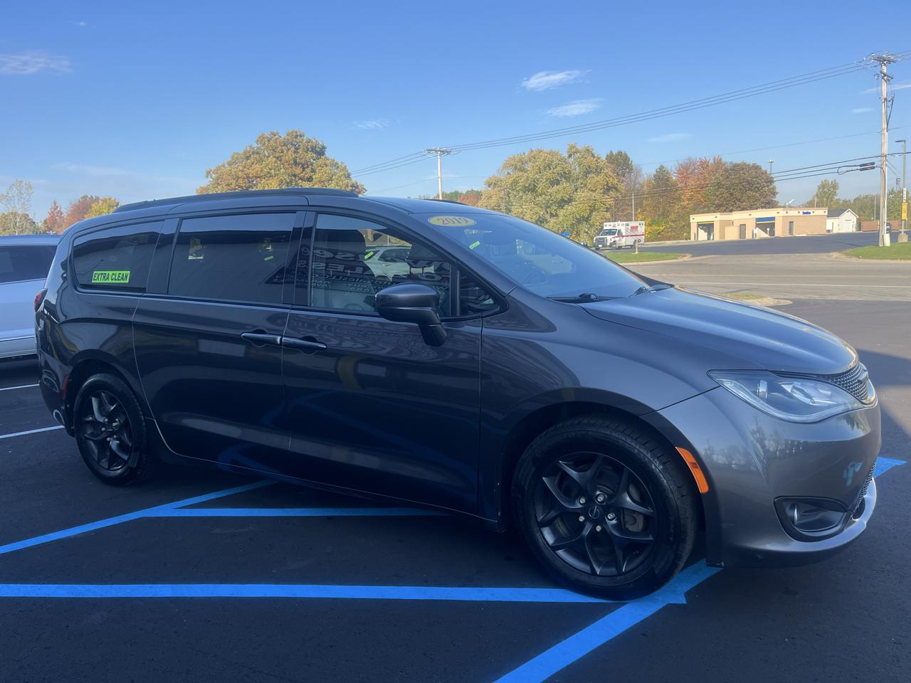Chrysler Pacifica Touring L FWD 2019