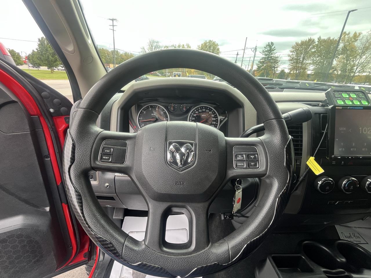 RAM 1500 4WD Crew Cab 140.5" Express 2012
