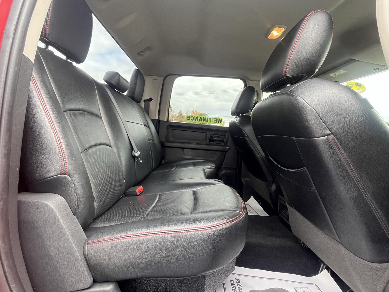RAM 1500 4WD Crew Cab 140.5" Express 2012