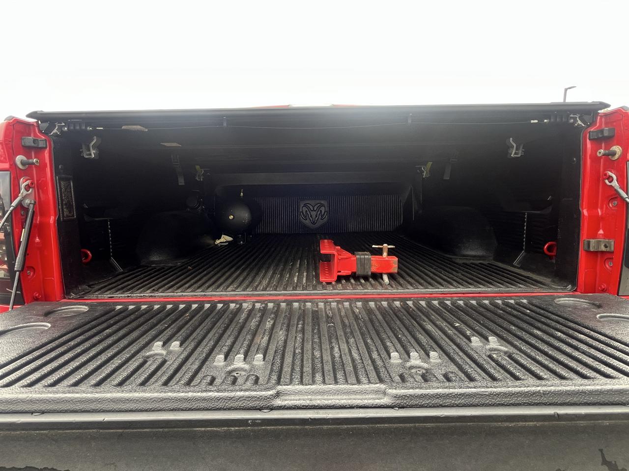 RAM 1500 4WD Crew Cab 140.5" Express 2012