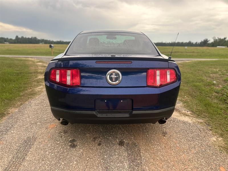 Ford Mustang V6 Coupe 2011