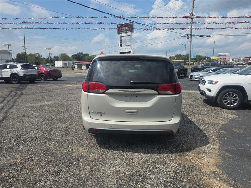 Chrysler Pacifica Touring Plus 2019
