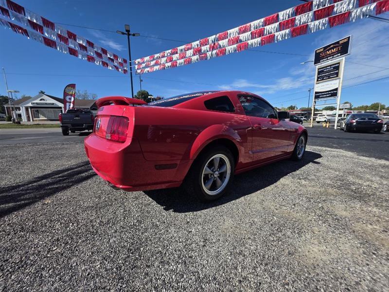 Ford Mustang GT Deluxe Coupe 2006