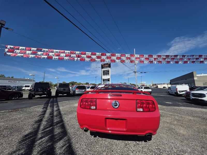 Ford Mustang GT Deluxe Coupe 2006