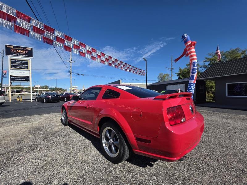 Ford Mustang GT Deluxe Coupe 2006