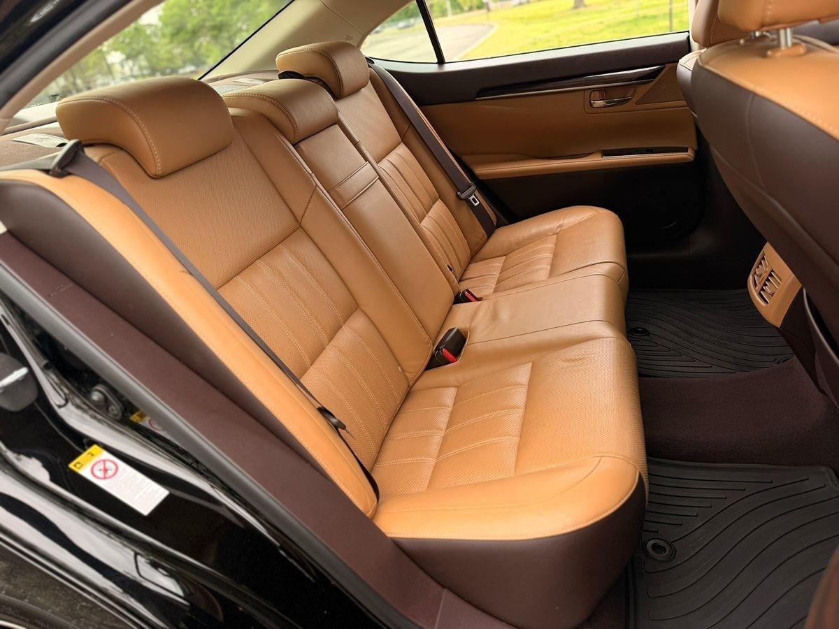 Lexus ES 350  2016