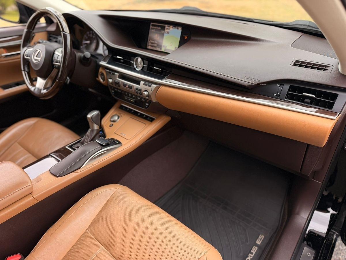 Lexus ES 350  2016