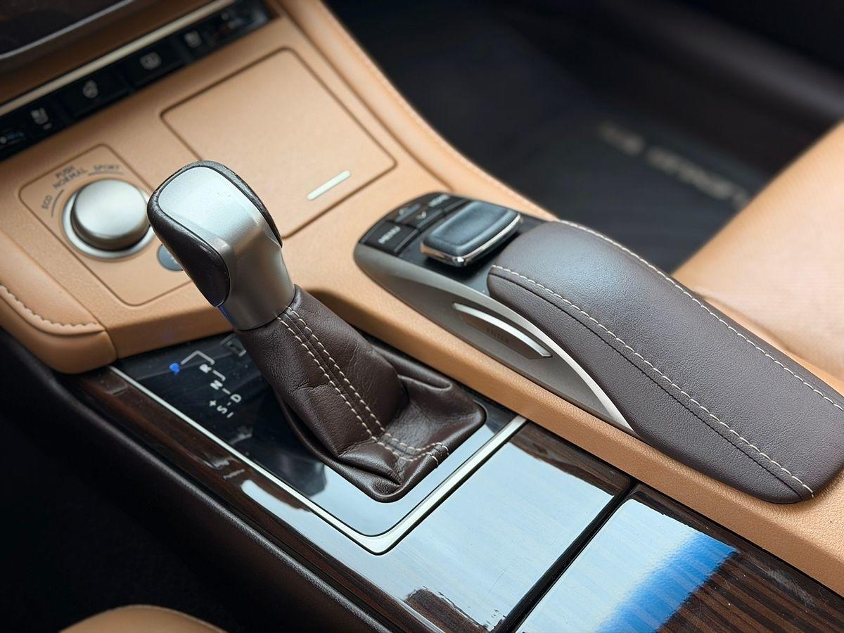 Lexus ES 350  2016