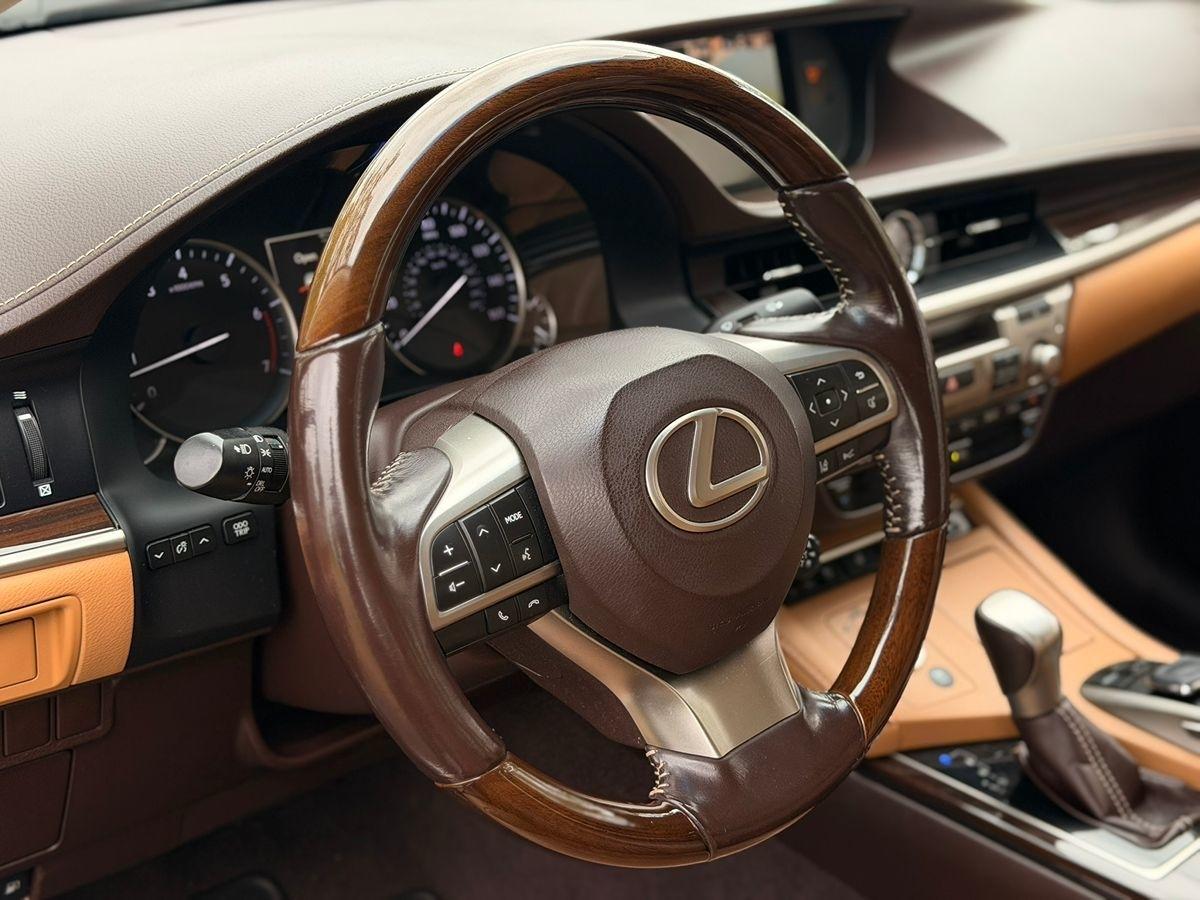 Lexus ES 350  2016