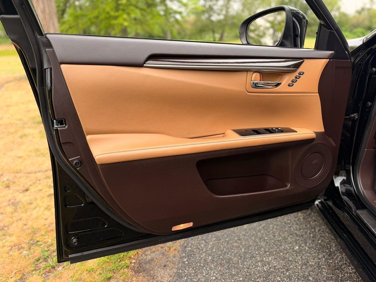 Lexus ES 350  2016