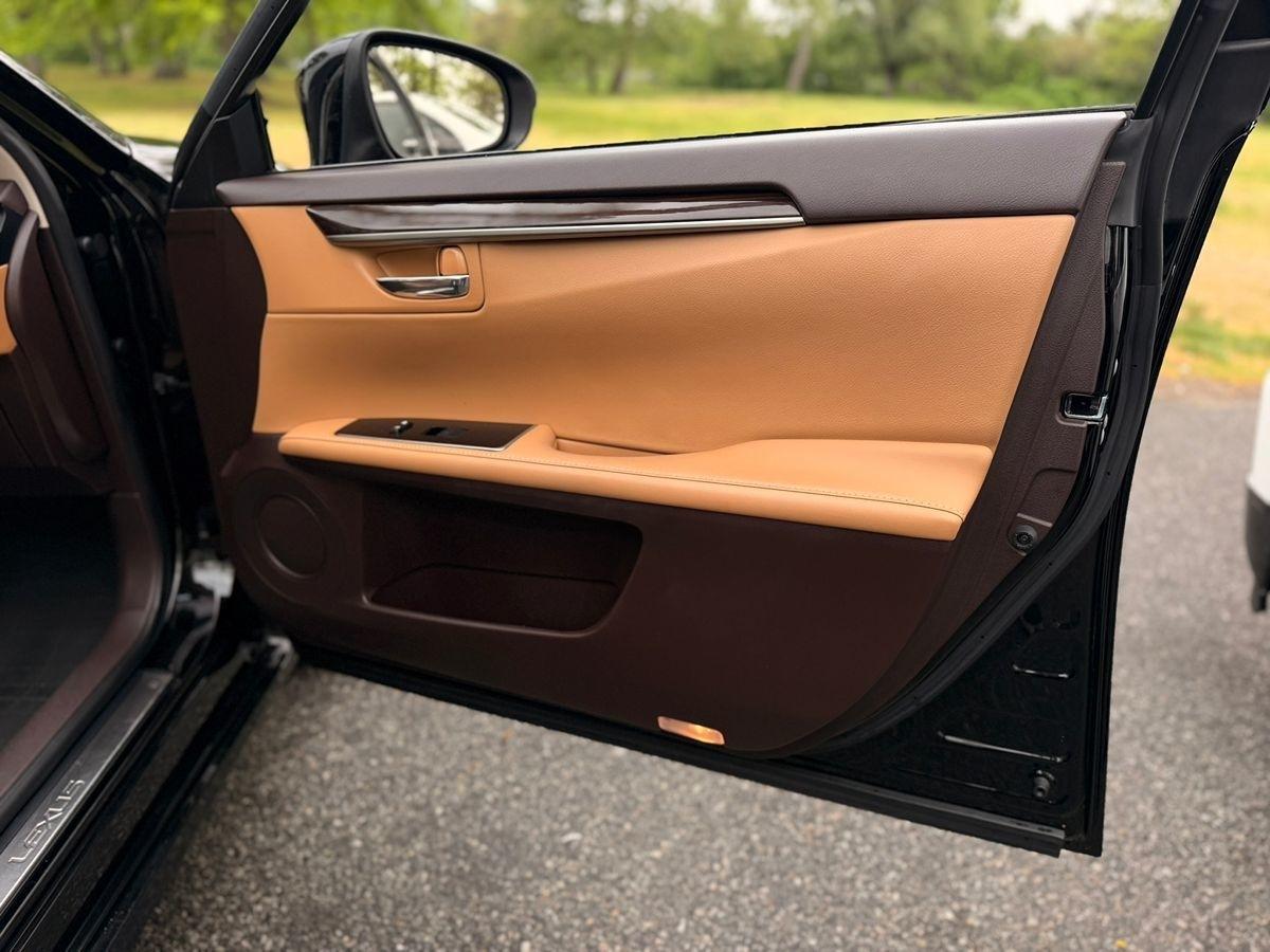 Lexus ES 350  2016