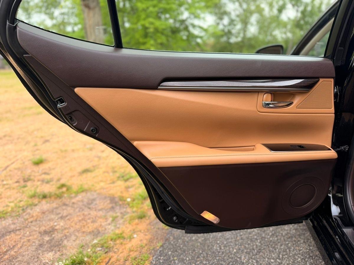 Lexus ES 350  2016