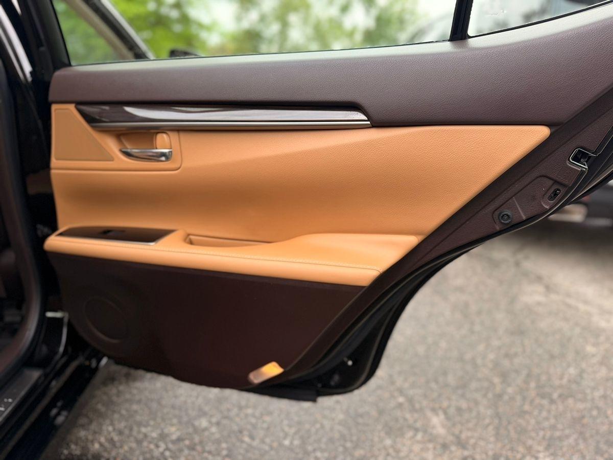 Lexus ES 350  2016