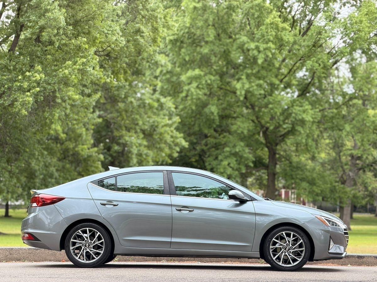 Hyundai Elantra  2019