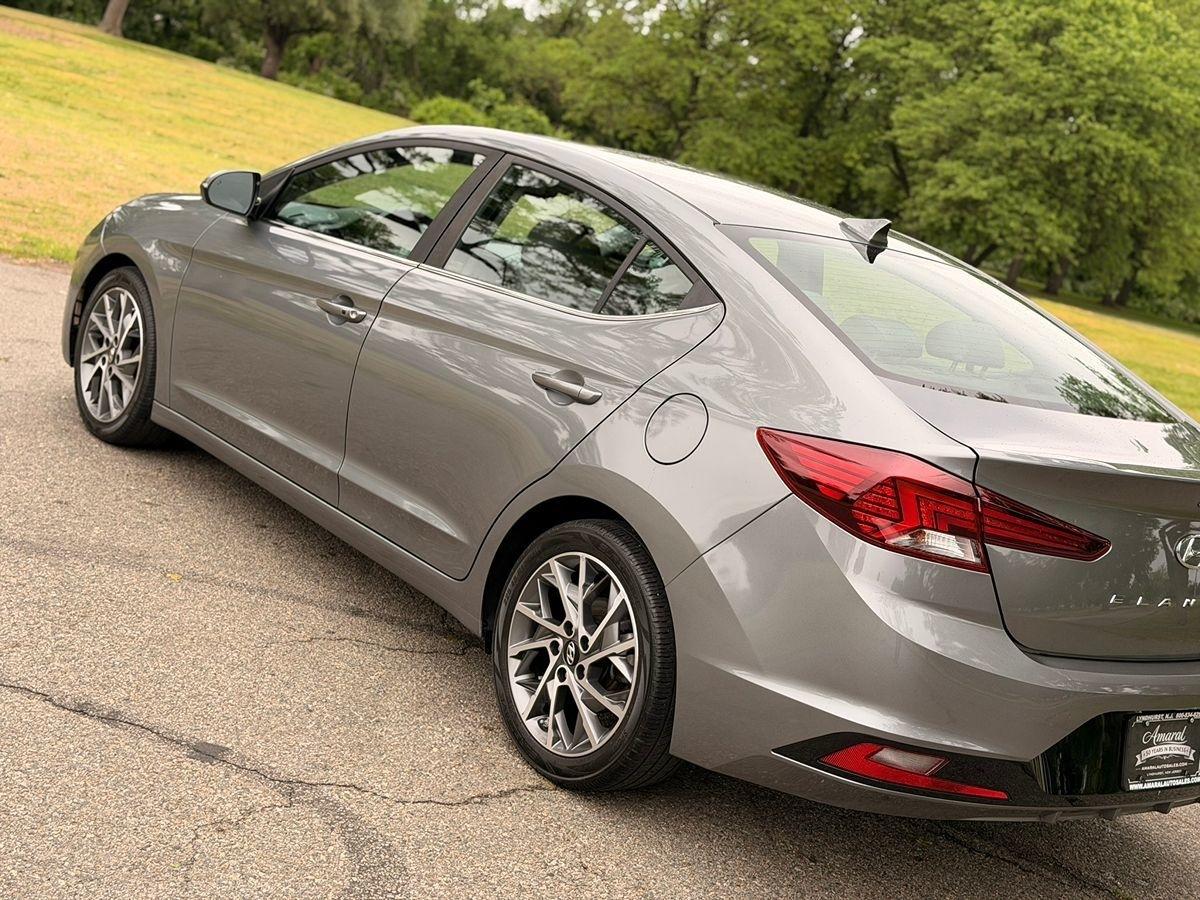 Hyundai Elantra  2019