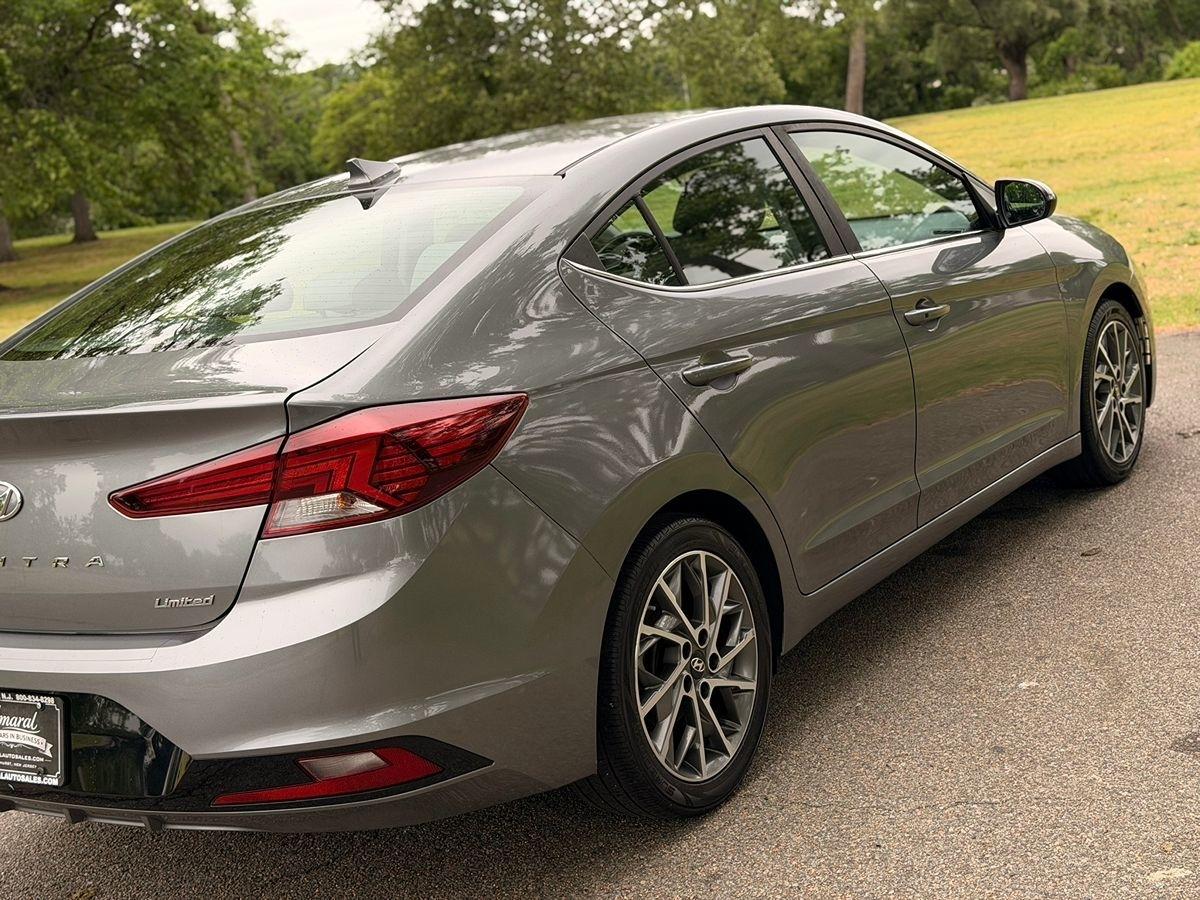 Hyundai Elantra  2019