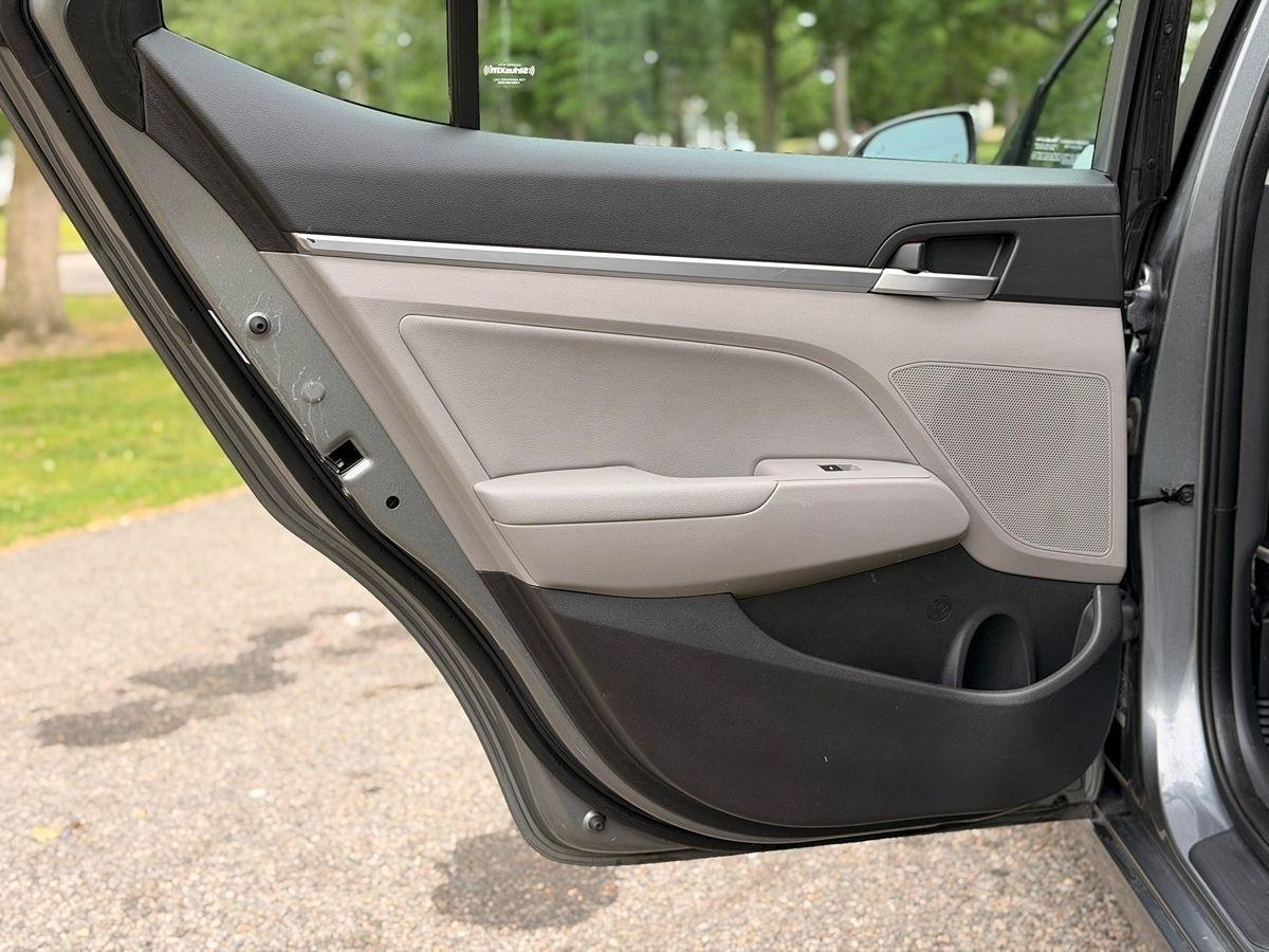 Hyundai Elantra  2019