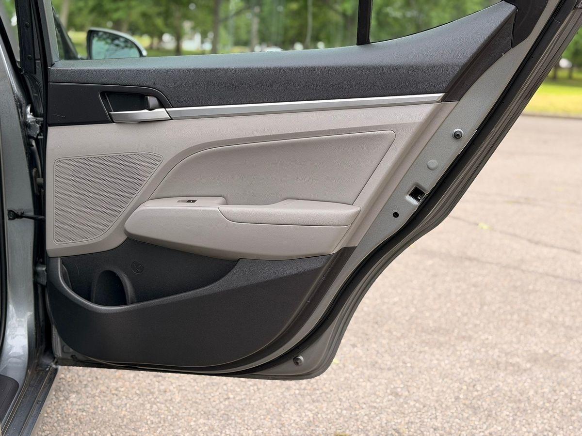 Hyundai Elantra  2019