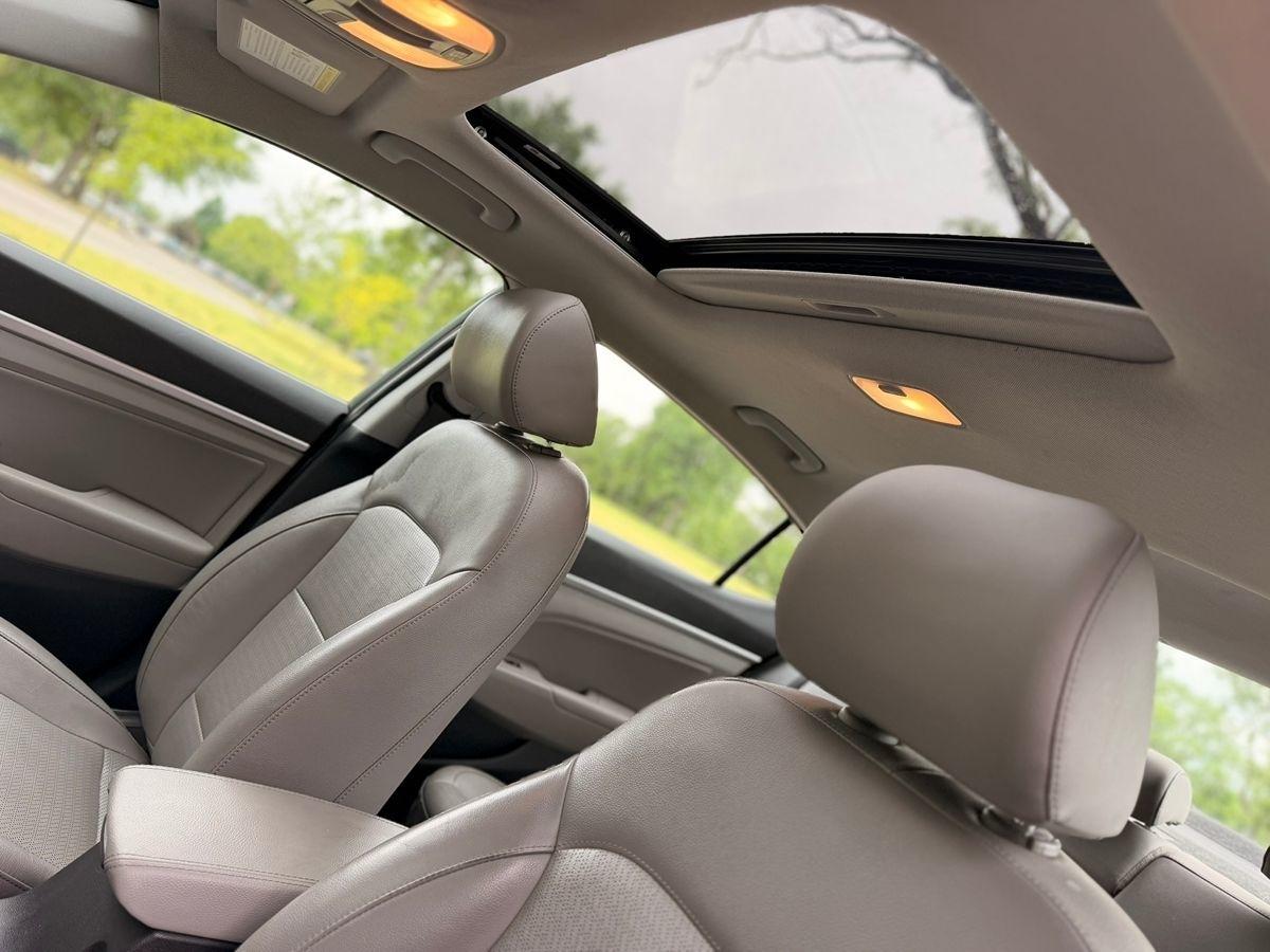 Hyundai Elantra  2019