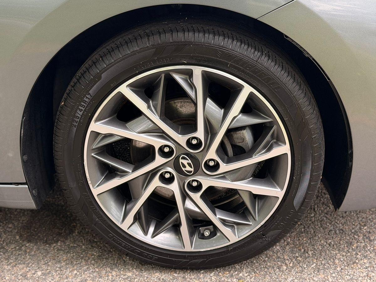 Hyundai Elantra  2019