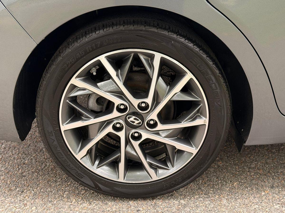 Hyundai Elantra  2019