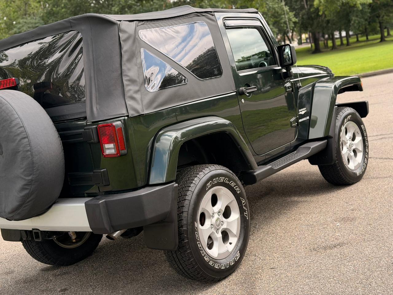 Jeep Wrangler 4WD 2dr Sahara 2010
