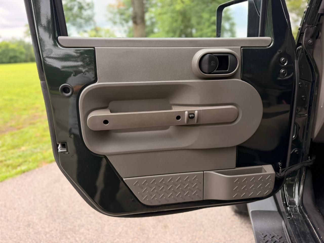 Jeep Wrangler 4WD 2dr Sahara 2010