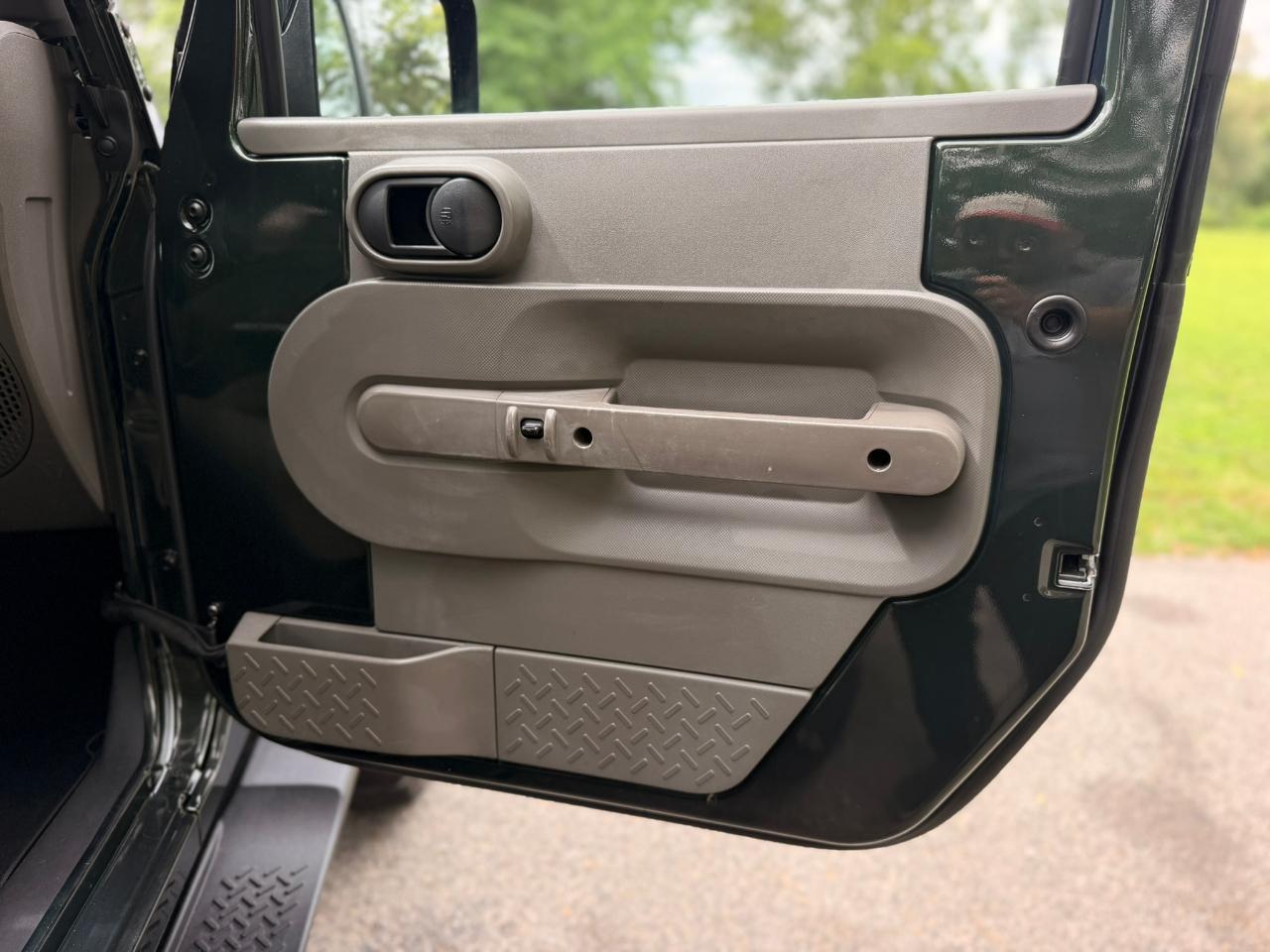Jeep Wrangler 4WD 2dr Sahara 2010