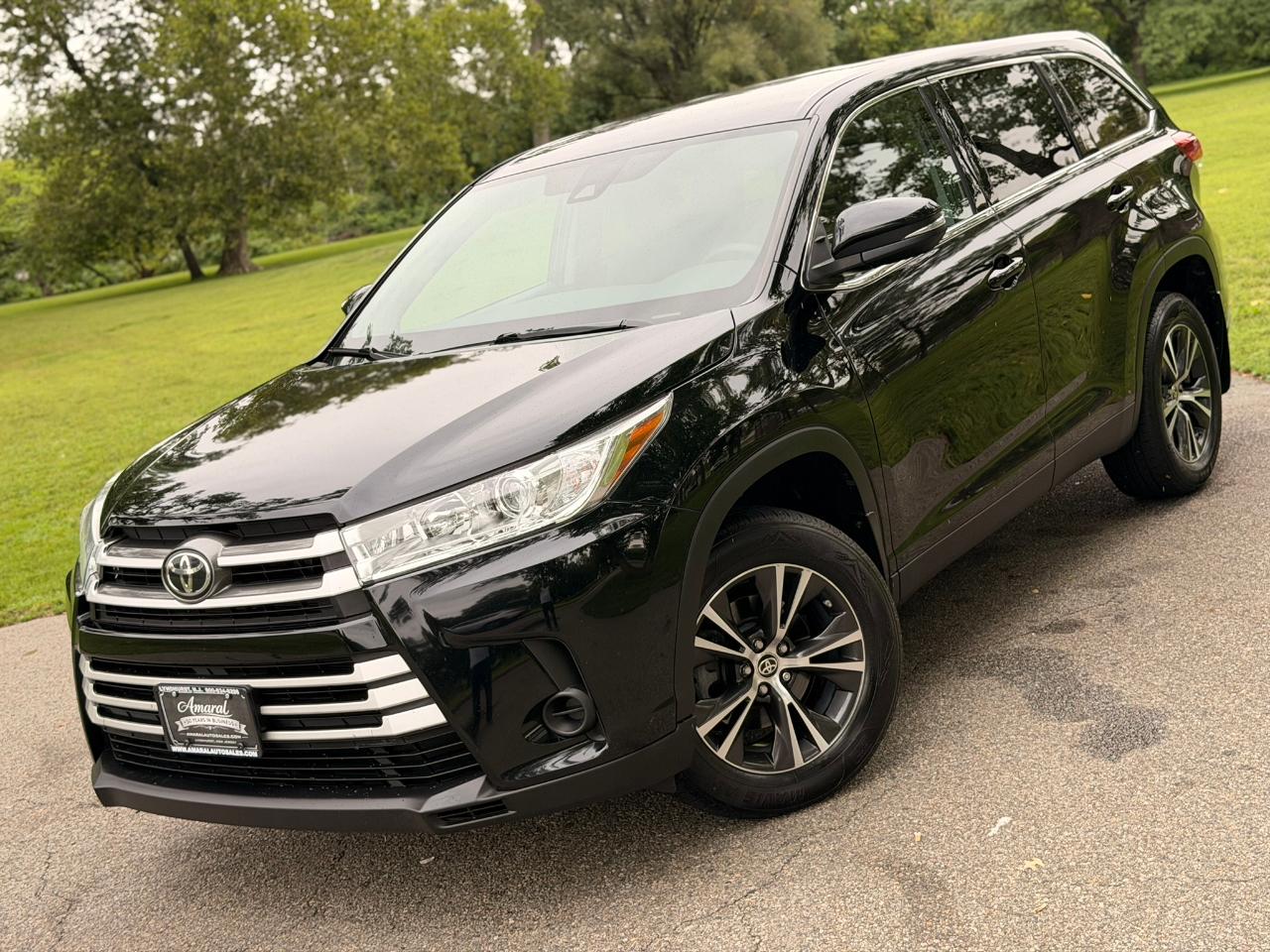 Toyota Highlander LE V6 AWD (Natl) 2019
