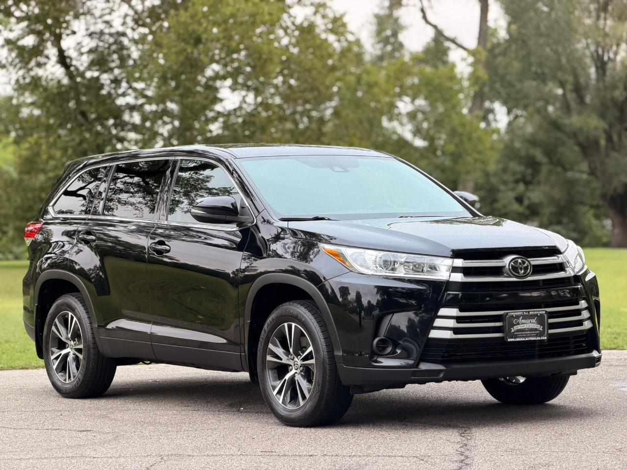 Toyota Highlander LE V6 AWD (Natl) 2019